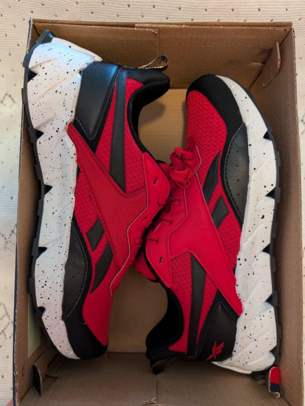 Reebok Vizome Boys Shoes Red Black Size 6Y Athletic Sneakers